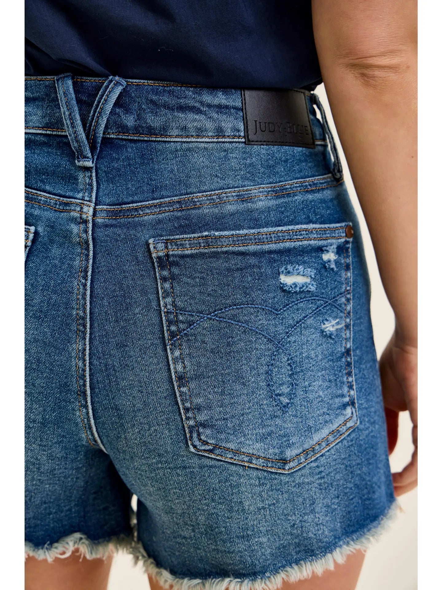 Rigid Distressed Cut Off Short